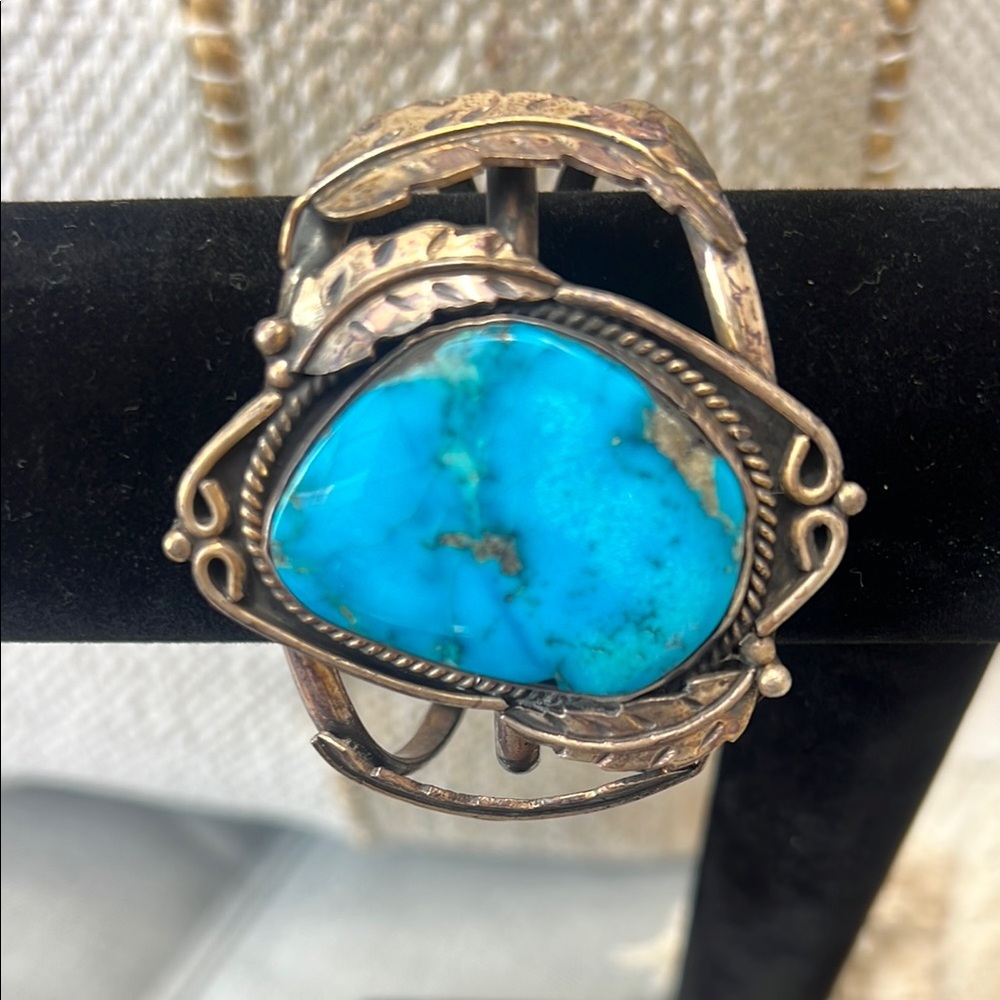 Large Vintage Kingman Turquoise and Silver Cuff